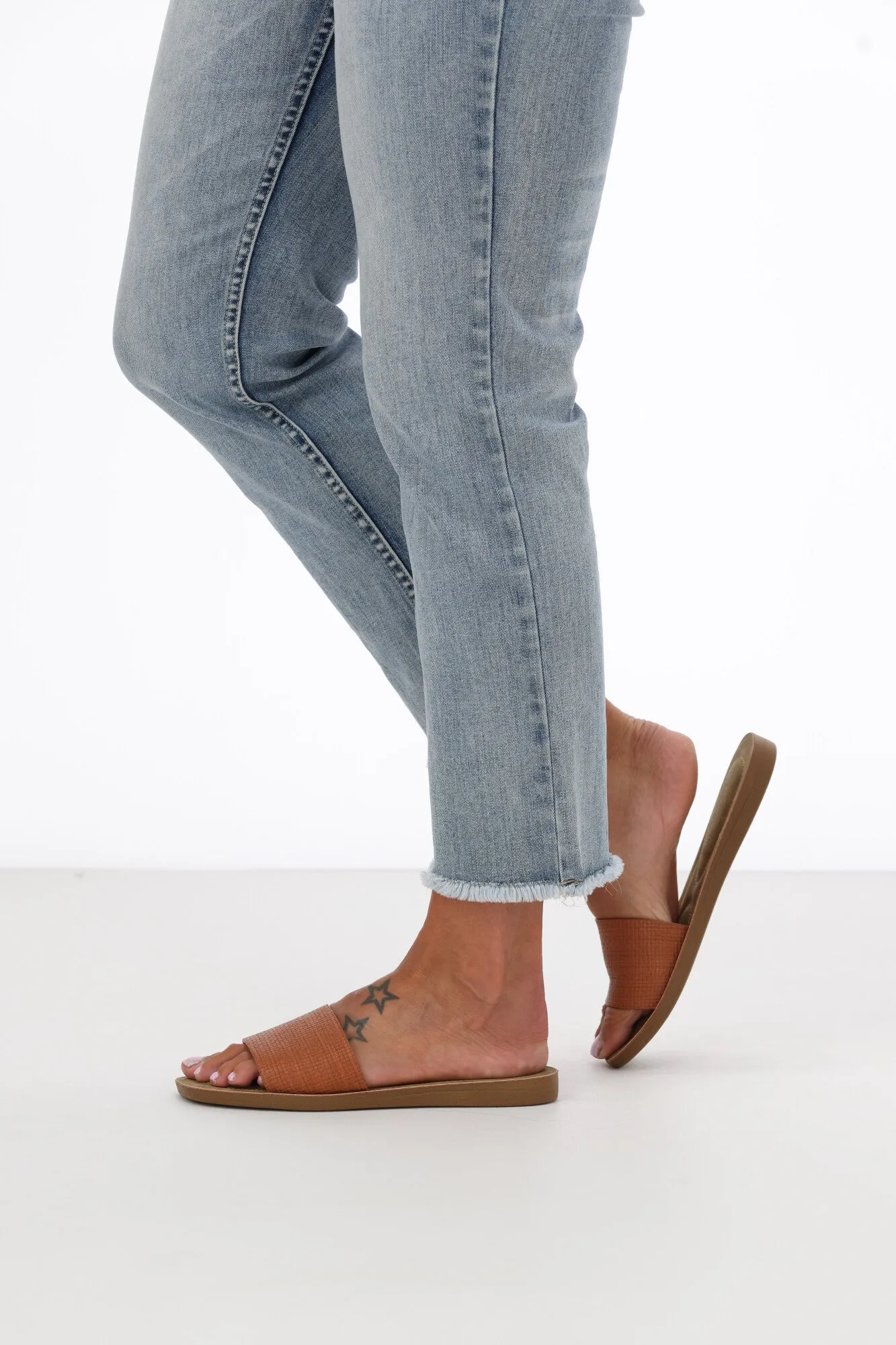 Cherry Lane Alyssia Slide Tan
