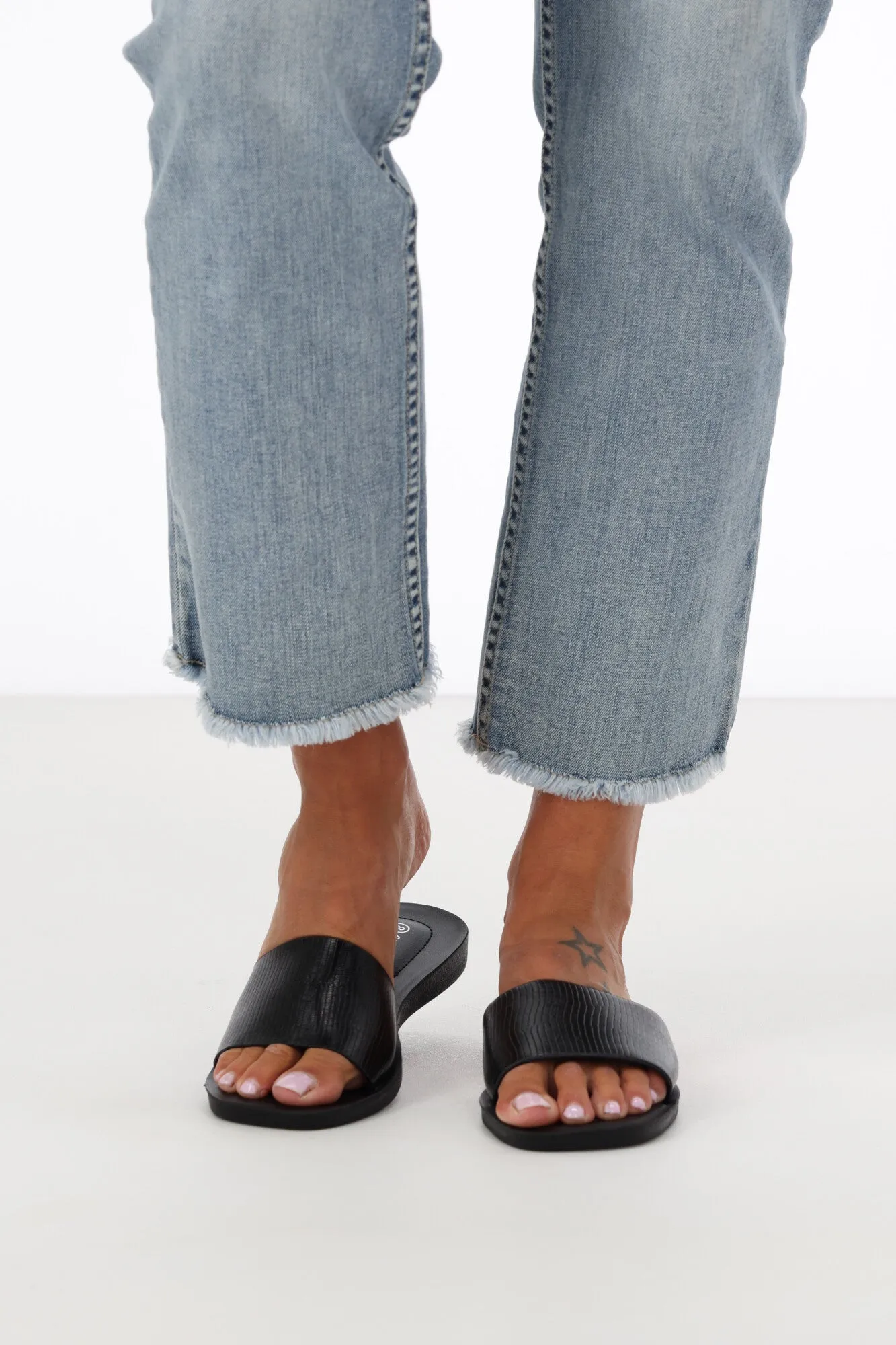 Cherry Lane Athena Slide Black