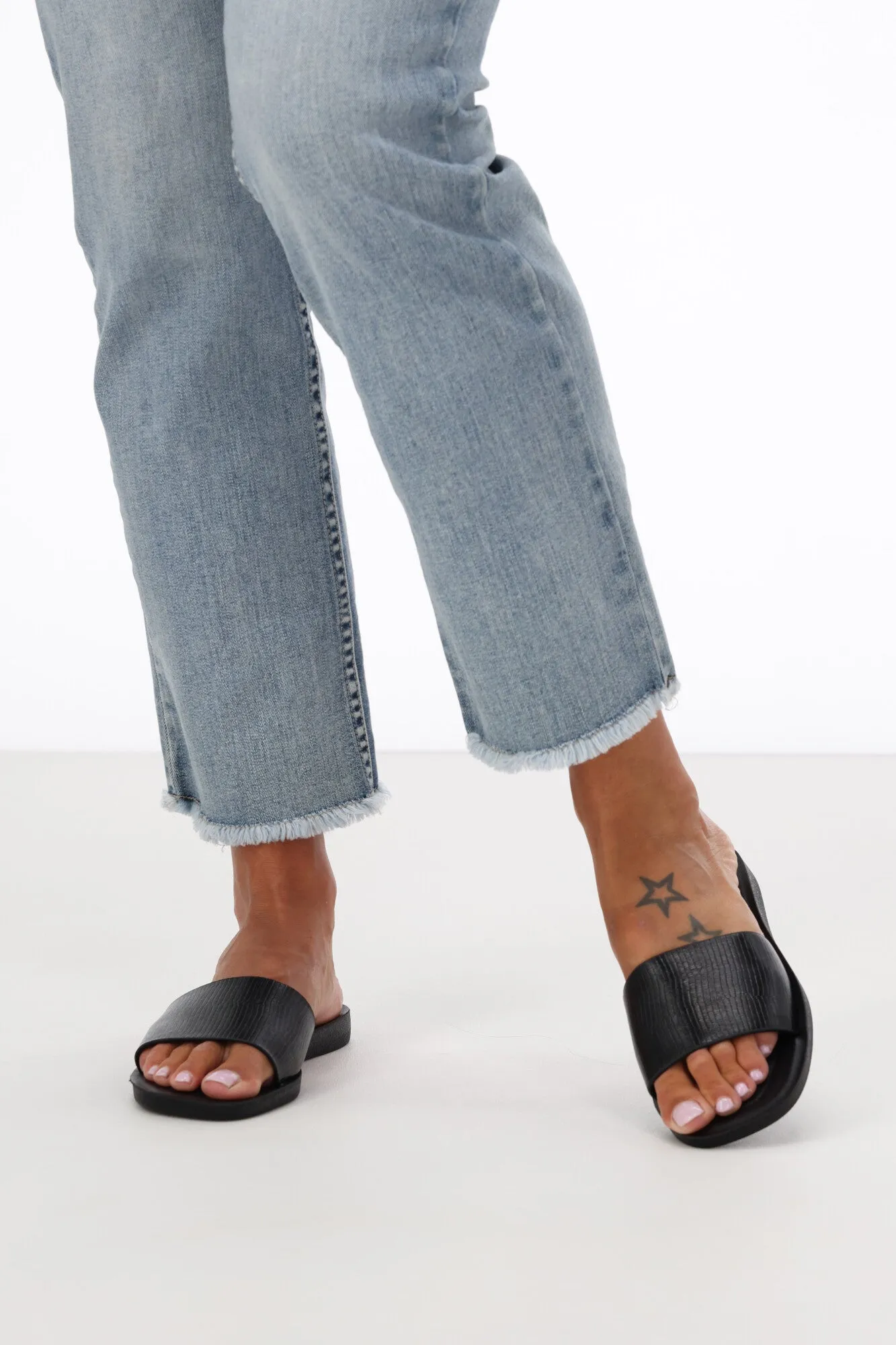Cherry Lane Athena Slide Black