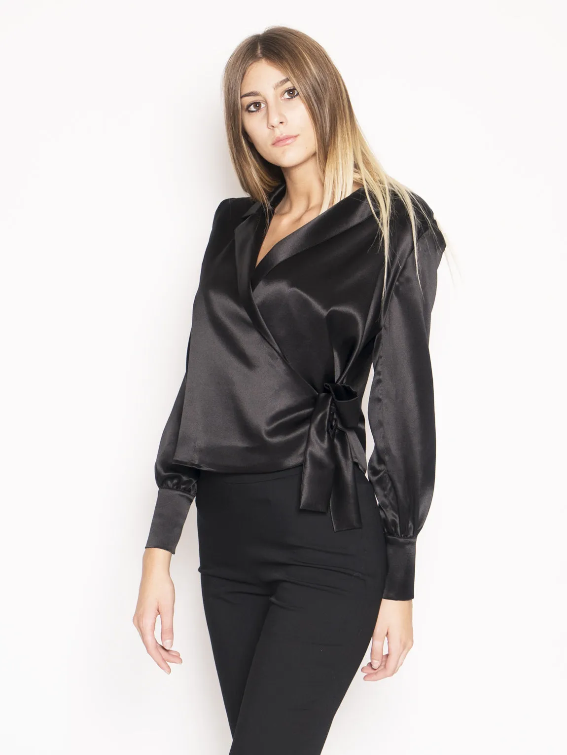 Stretch silk blouse with black lapels
